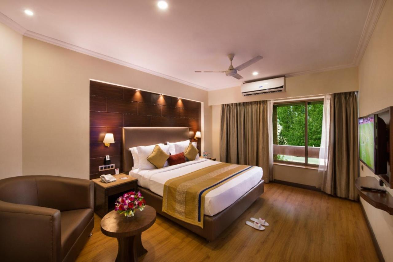 Hotel Abigail Goradia's Shirdi Exterior foto