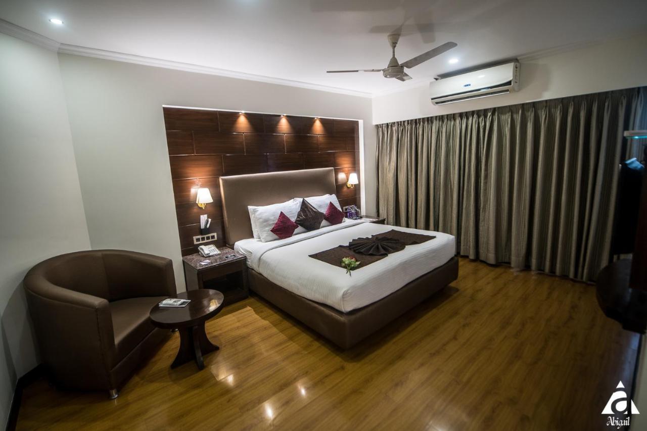 Hotel Abigail Goradia's Shirdi Exterior foto
